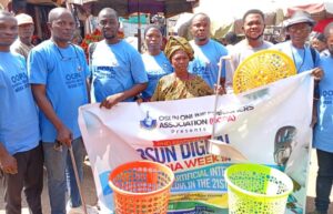 OOPA Members At Igbono Market, Osogbo On Community Service On Environmental Sanitation With Iyaloja of Igbono Market