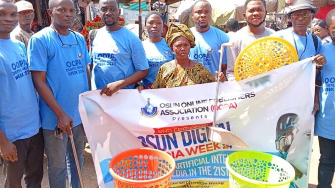 OOPA Members At Igbono Market, Osogbo On Community Service On Environmental Sanitation With Iyaloja of Igbono Market