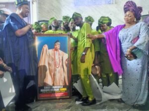 Asikomitito band gifts Oluomo-Elemo Aga of Ikirunland, High Chief Bamidele Onifade a Portrait